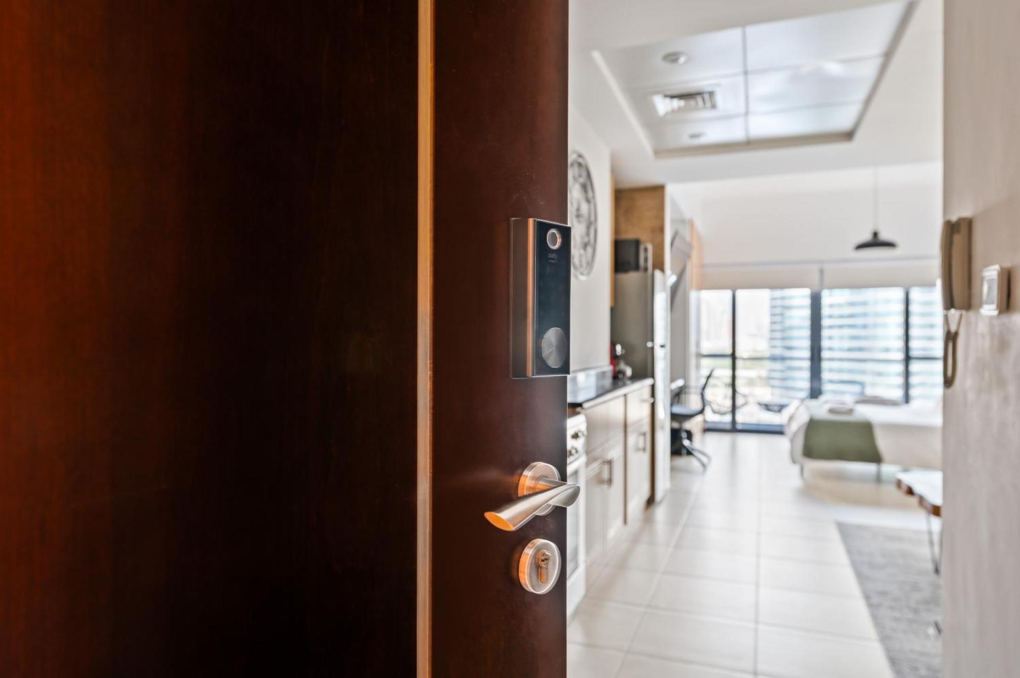 Upscale Studio Full Lake View In Goldcrest View Tower Dubai Exterior photo