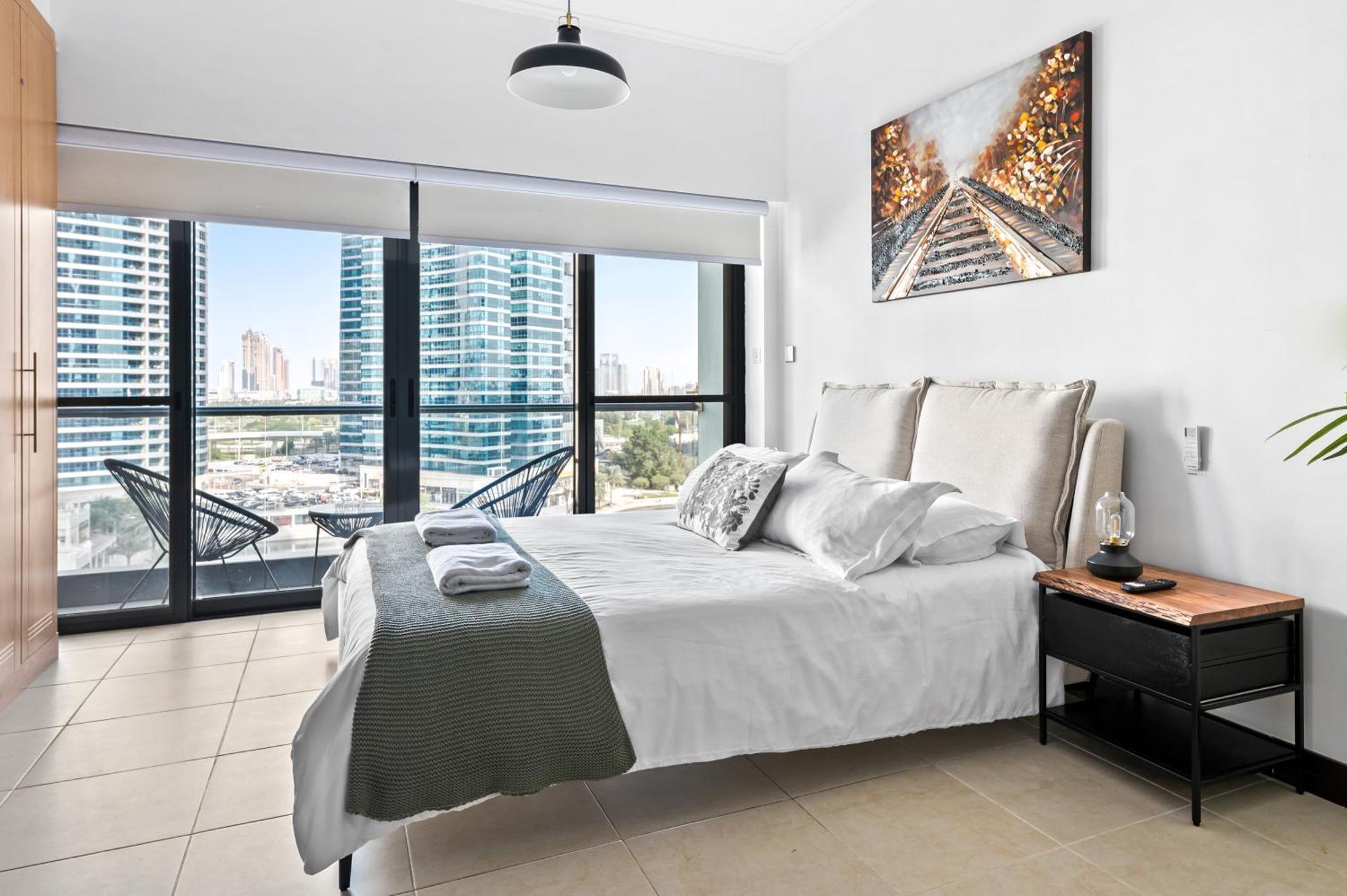 Upscale Studio Full Lake View In Goldcrest View Tower Dubai Exterior photo
