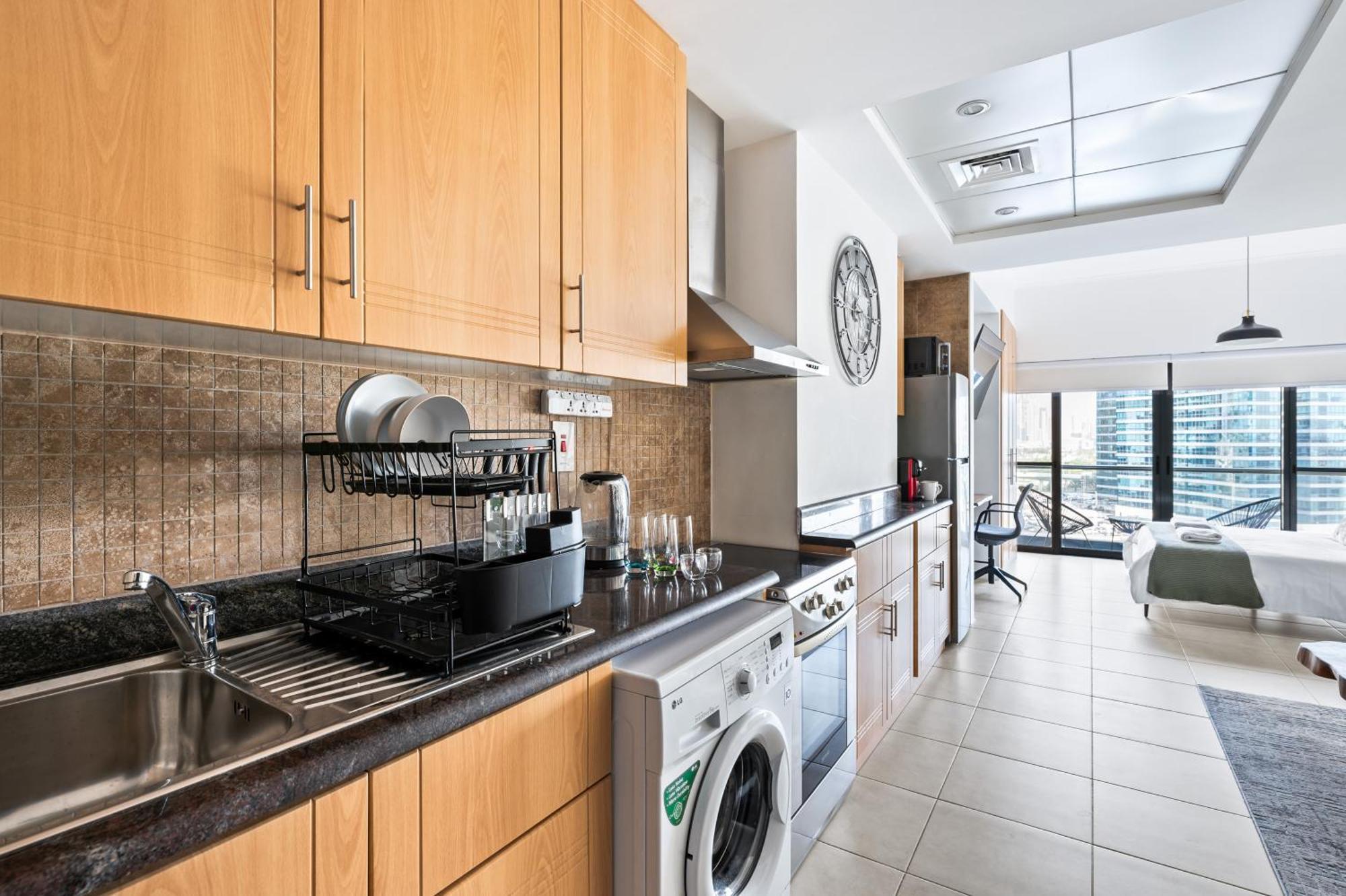 Upscale Studio Full Lake View In Goldcrest View Tower Dubai Exterior photo